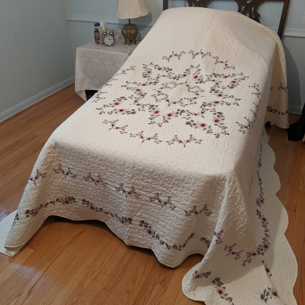 Laura Ashley bed spread 96"x110", 100%cotton. New